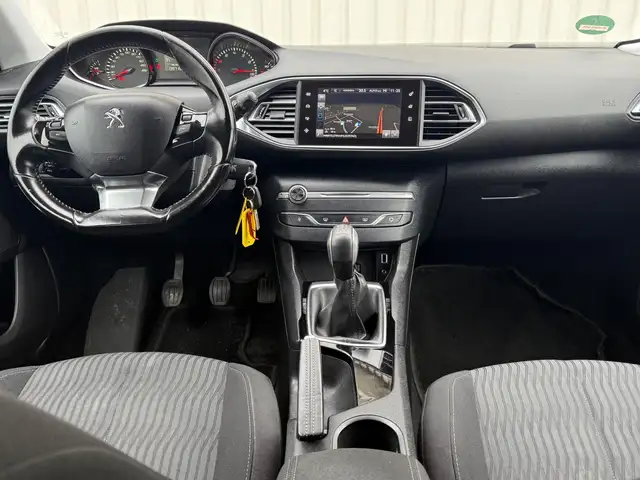 Peugeot 308 view 2