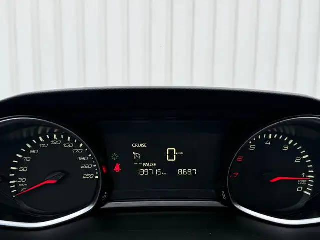 Peugeot 308 view 9