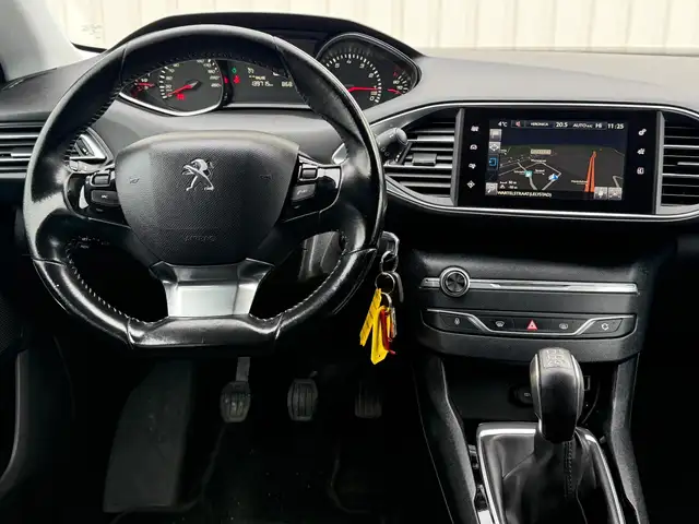 Peugeot 308 view 4