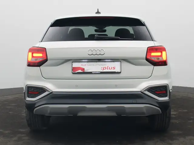 Audi Q2 view 8