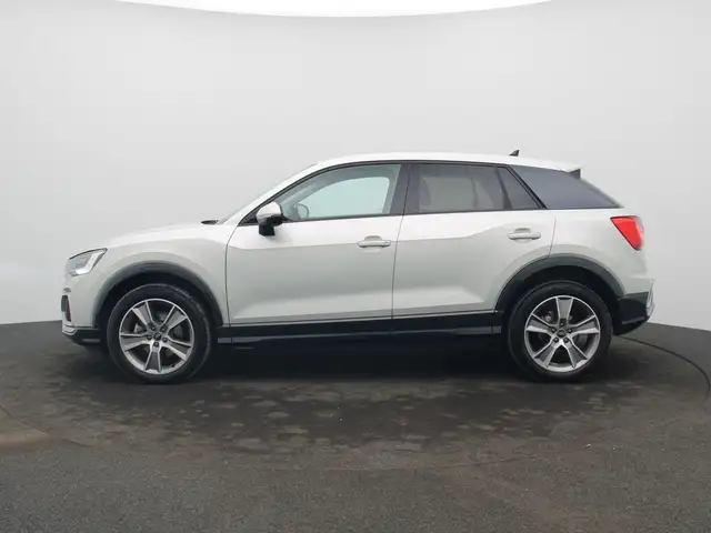 Audi Q2 view 5
