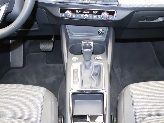 Audi Q2 view 13
