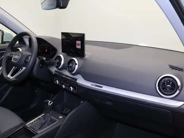 Audi Q2 view 10