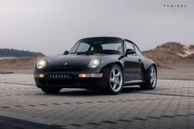 Porsche 993 3.6 CARRERA 4S Coupe - Handgeschakeld.