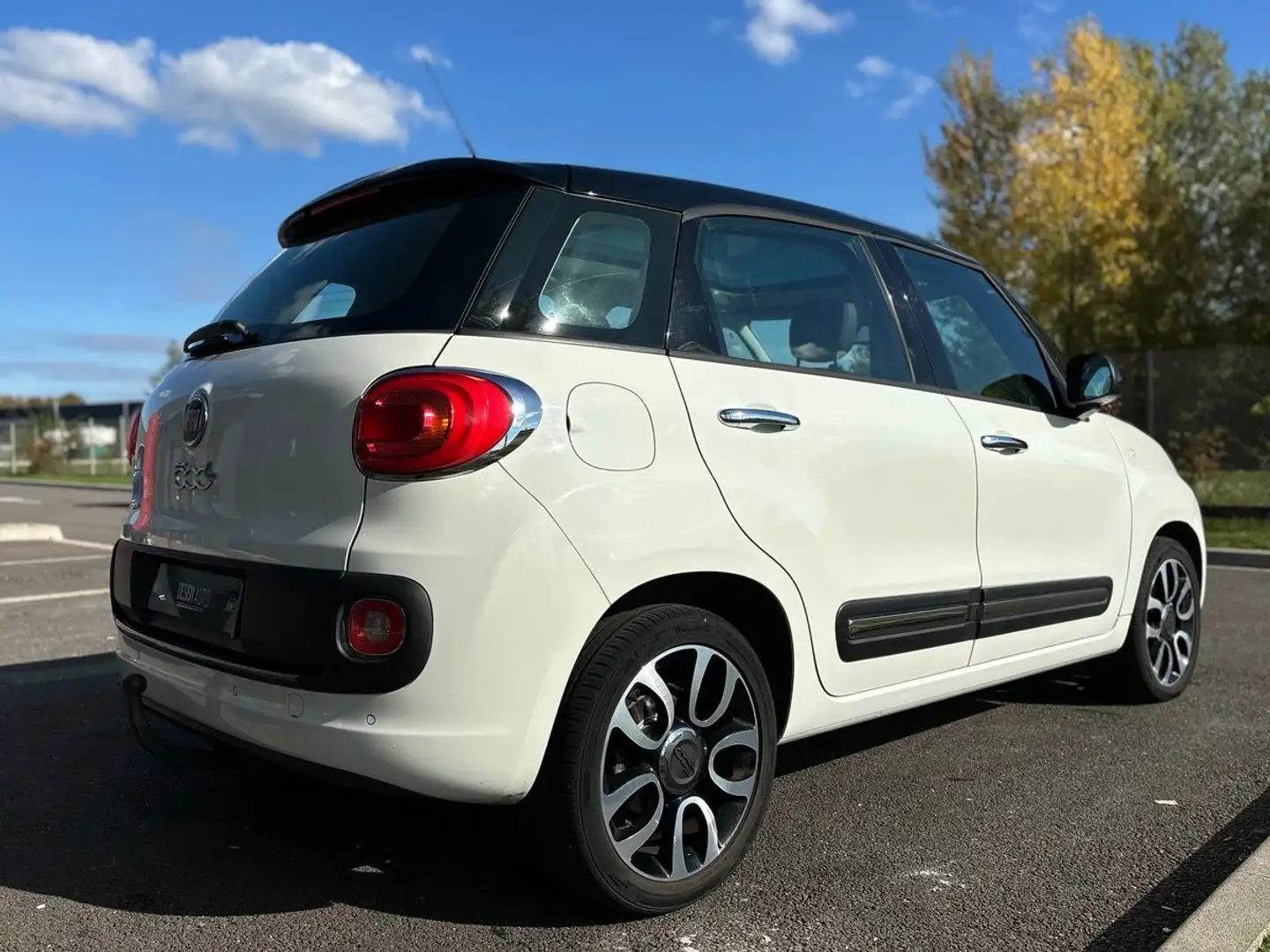 Fiat 500 L 1.6 MULTIJET 105 S/S LOUNGE - TOIT PANORAMIQUE - 1ERE MAIN CARNET D'ENTRETIEN COMPLET Blanc - 2