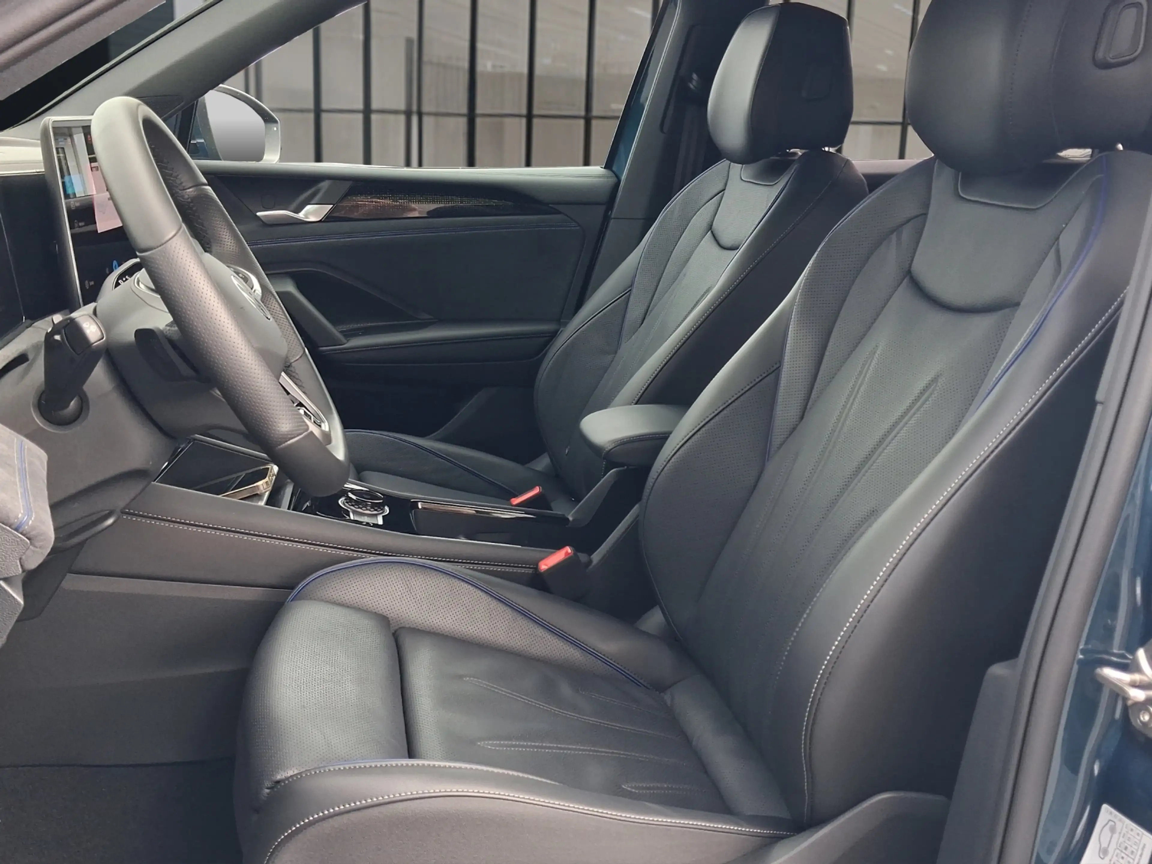 Volkswagen Tiguan HUD 360 Kamera AHK 2.0 TSI 195 kW 4Motion R-Line — photo 5