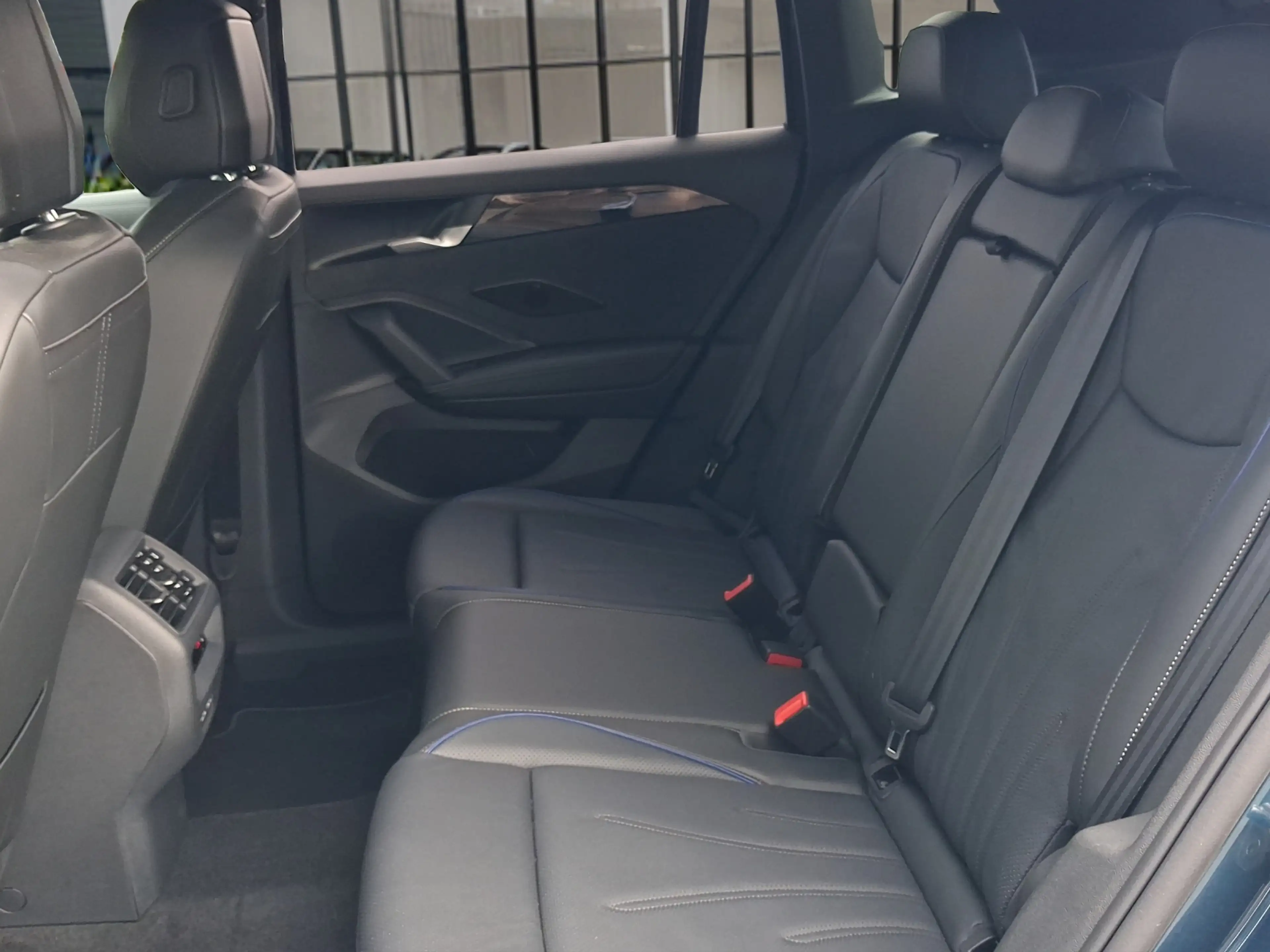 Volkswagen Tiguan HUD 360 Kamera AHK 2.0 TSI 195 kW 4Motion R-Line — photo 6
