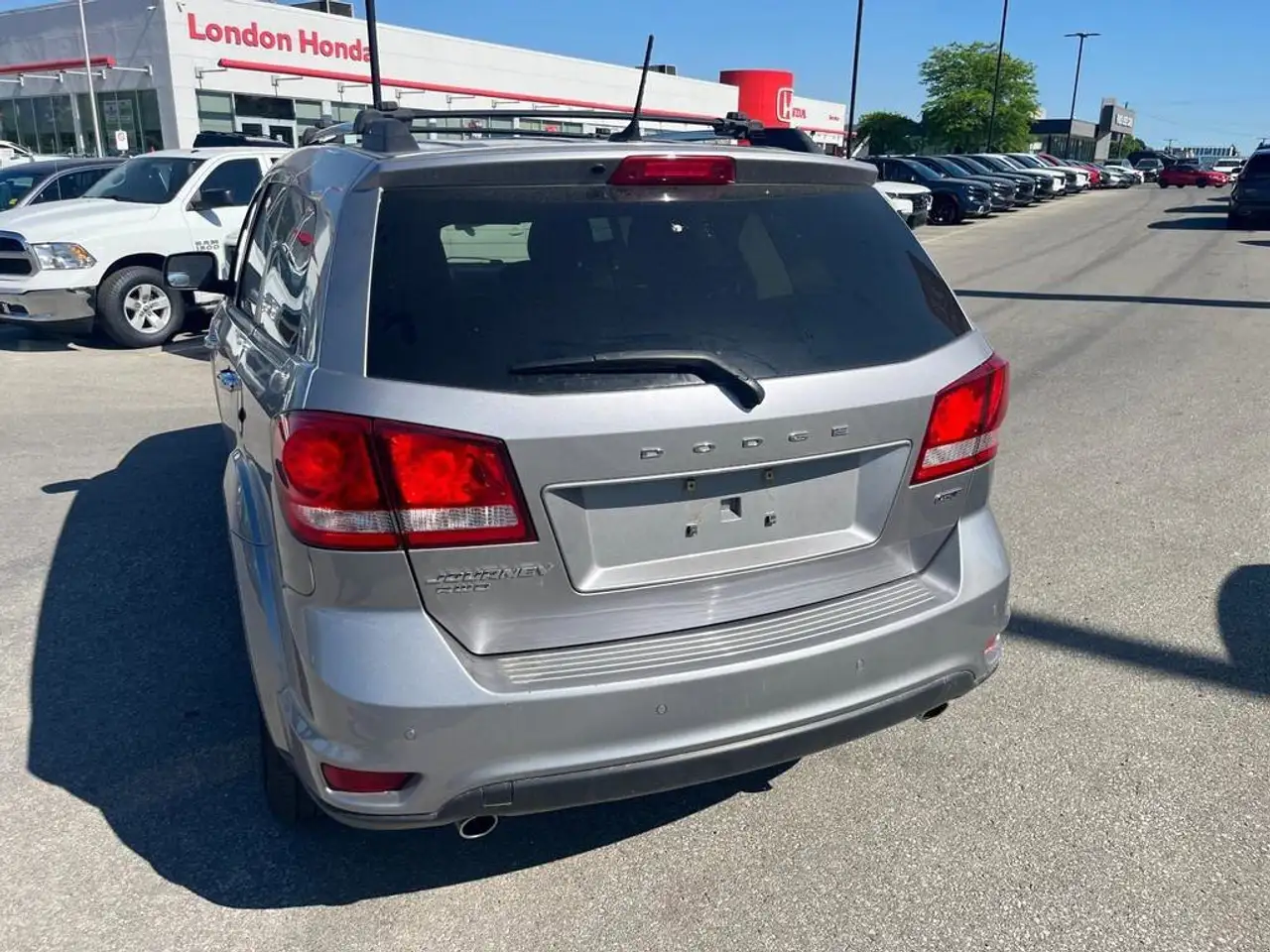 Dodge Journey снимка Dodge Journey