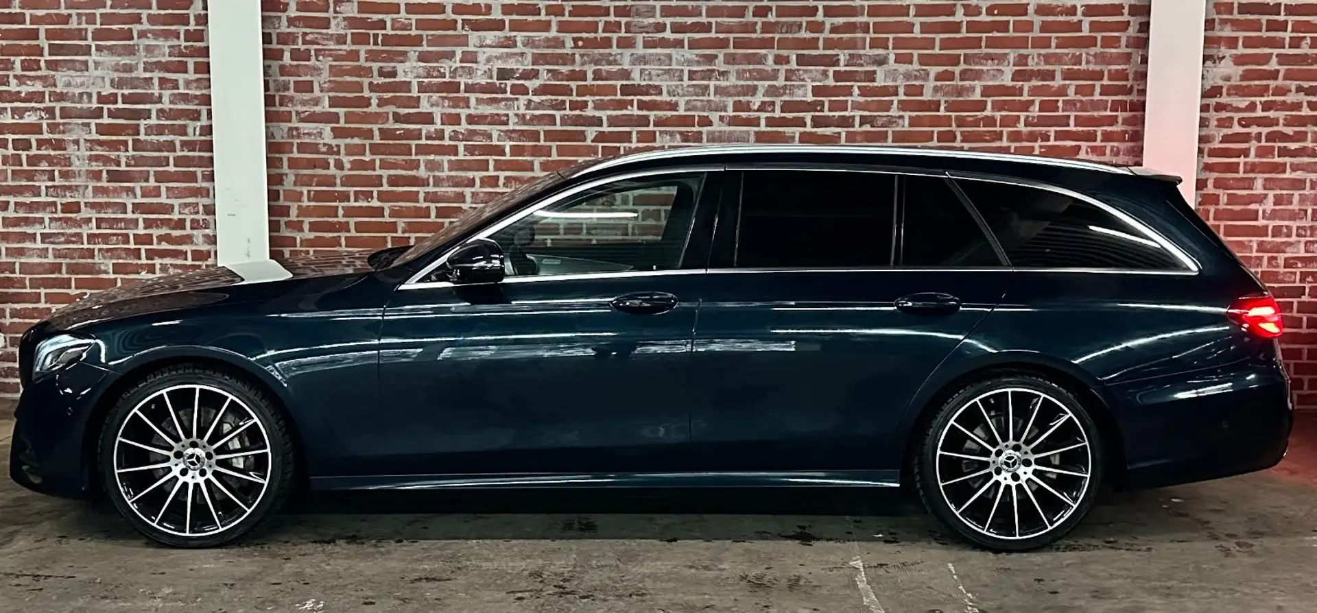 Mercedes-Benz E 350 d T 9G AMG Line LED/WIDE/DTR+/GSD/360°Kam Bleu - 2