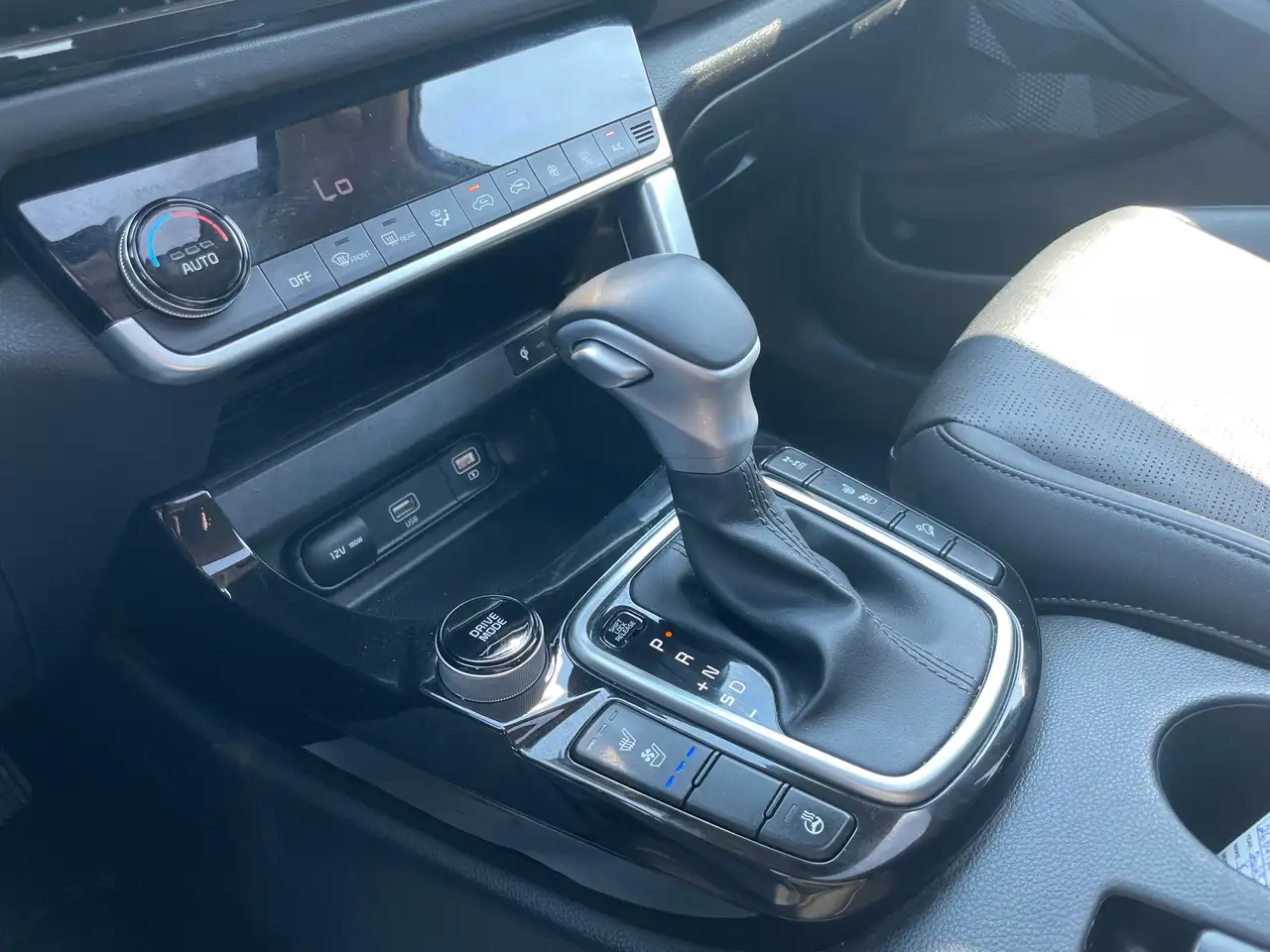 Kia Seltos снимка Kia Seltos