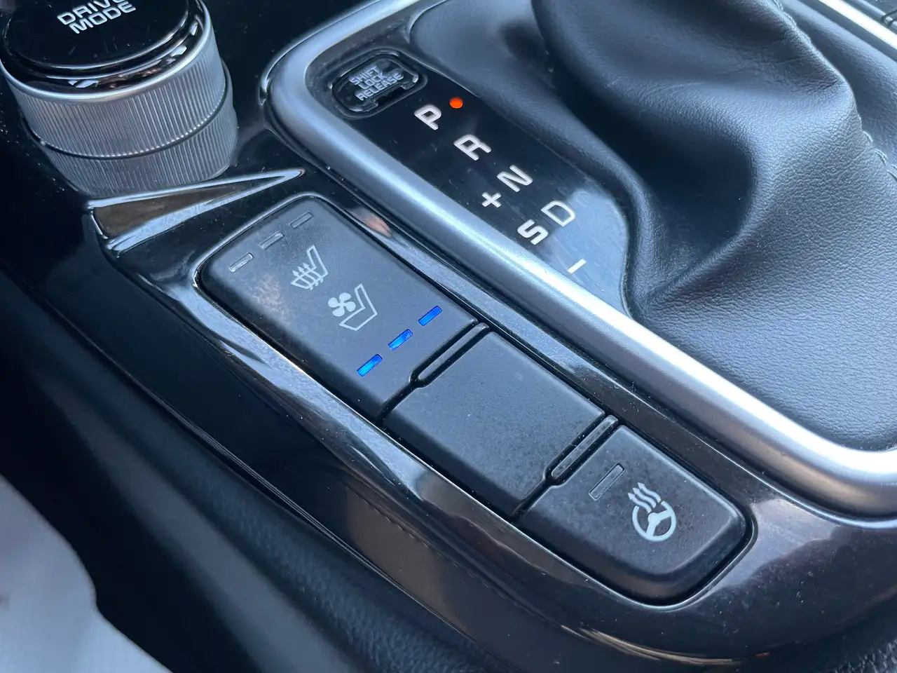 Kia Seltos снимка Kia Seltos