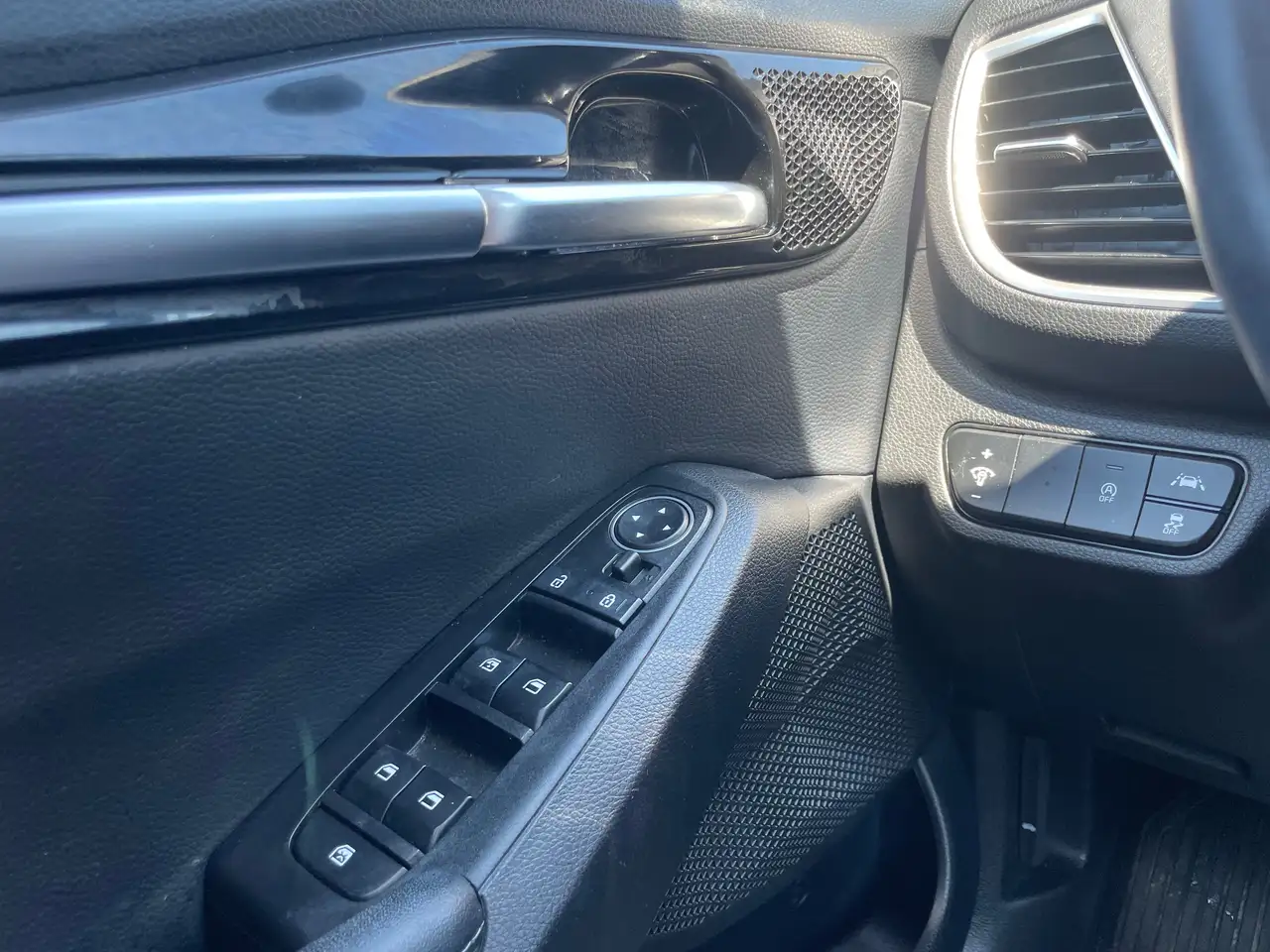 Kia Seltos снимка Kia Seltos