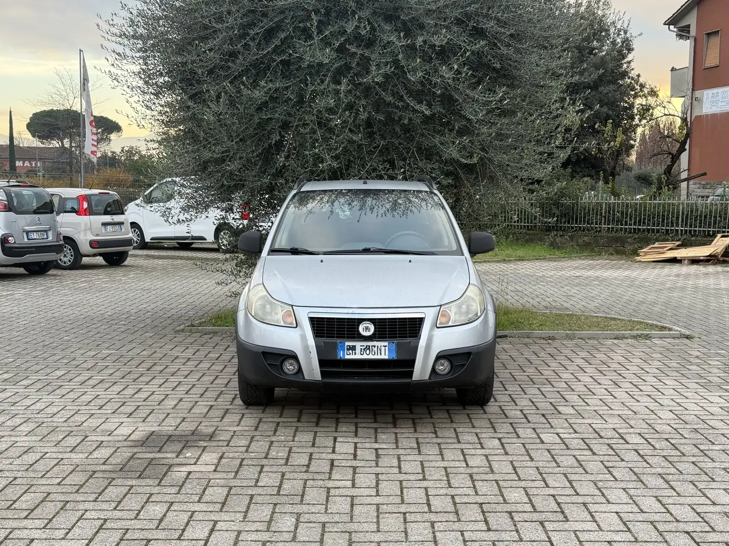 Fiat Sedici 1.6 16v Dynamic 4x2 107cv Zilver - 2