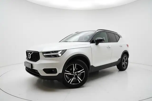 Volvo XC40 main image