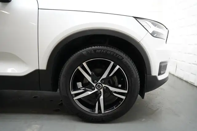 Volvo XC40 view 9