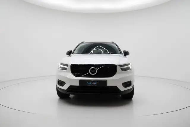 Volvo XC40 view 2