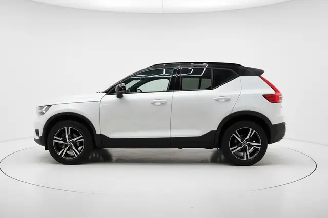 Volvo XC40 view 4