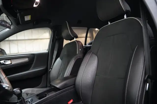 Volvo XC40 view 12