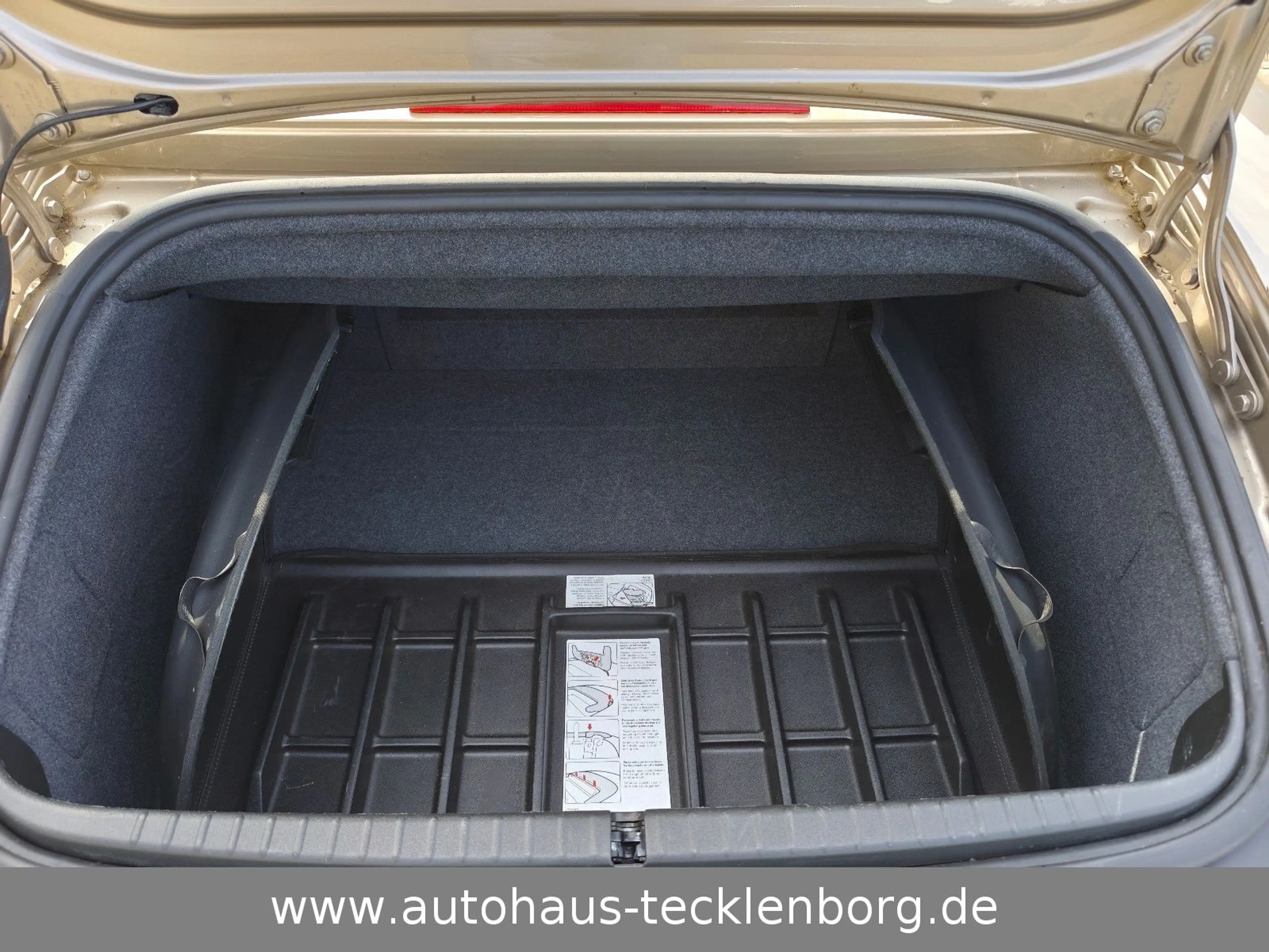 Audi TT Roadster 1.8T * Leder * Xenon * Allwetterreif — photo 9