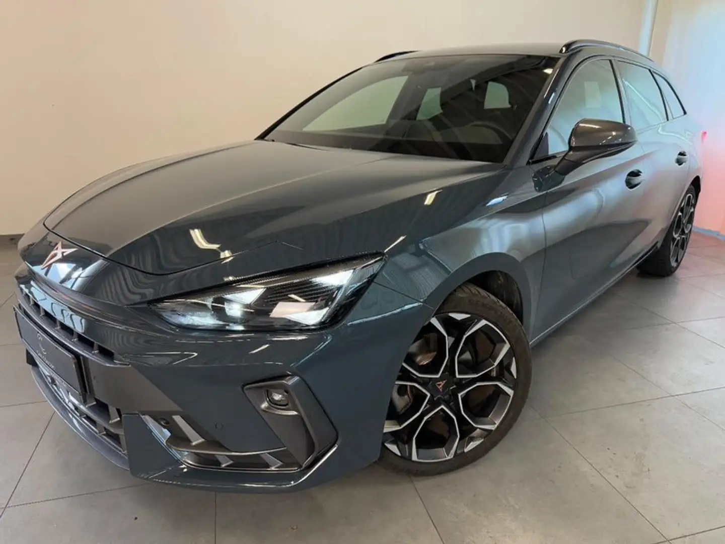 CUPRA Leon ST 1.5 eTSI EDGE IDP WINTER 5J Blau - 1