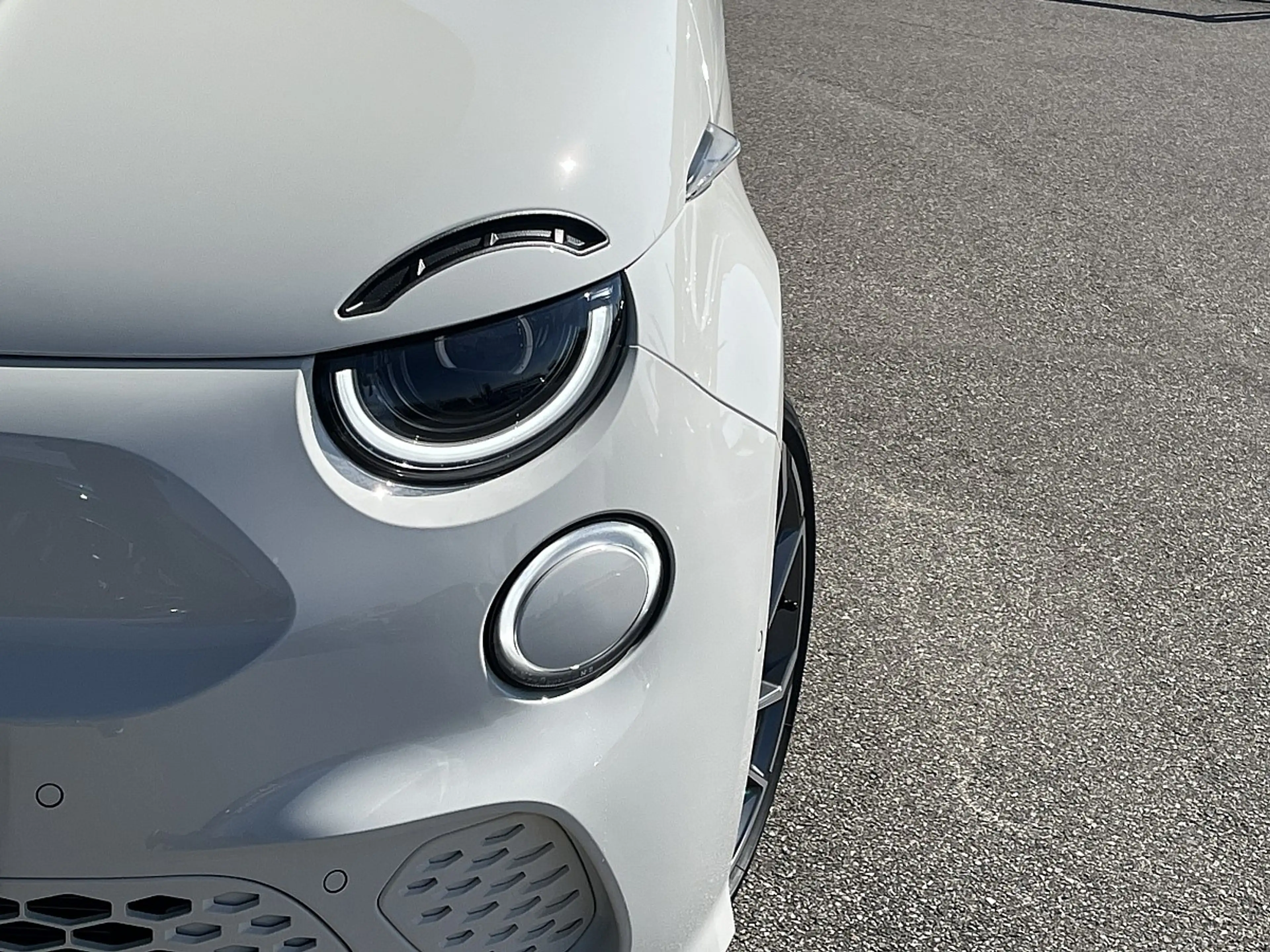 Abarth 500e Turismo — photo 11