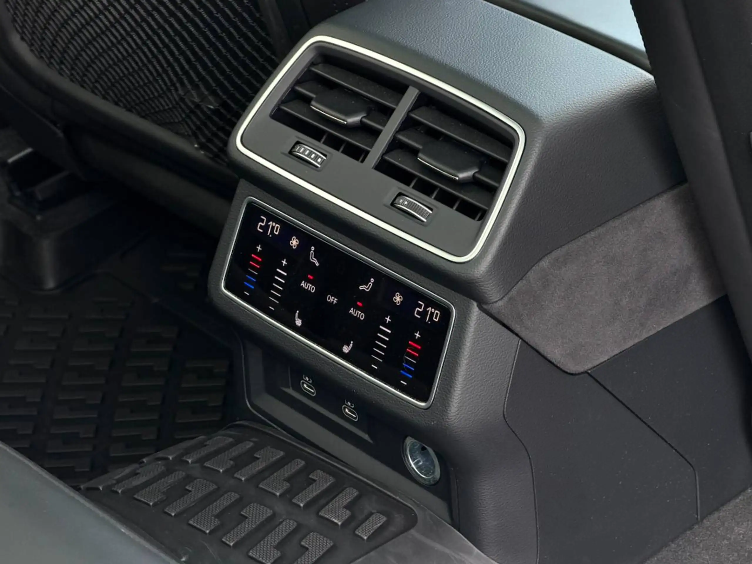 Audi RS6 QUATTRO FULL OPTION COMPLETE AKRAPOVIČ UNIEK — 8/21