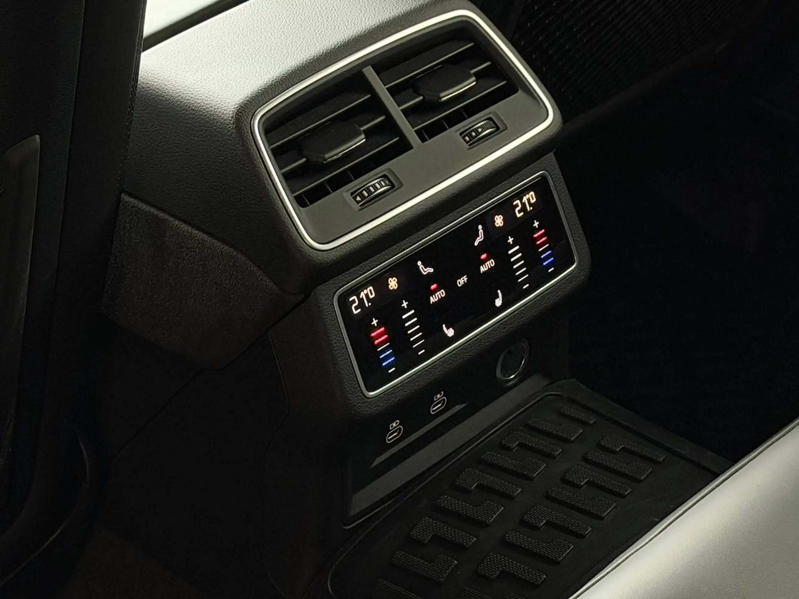 Audi RS6 QUATTRO FULL OPTION COMPLETE AKRAPOVIČ UNIEK — 14/21
