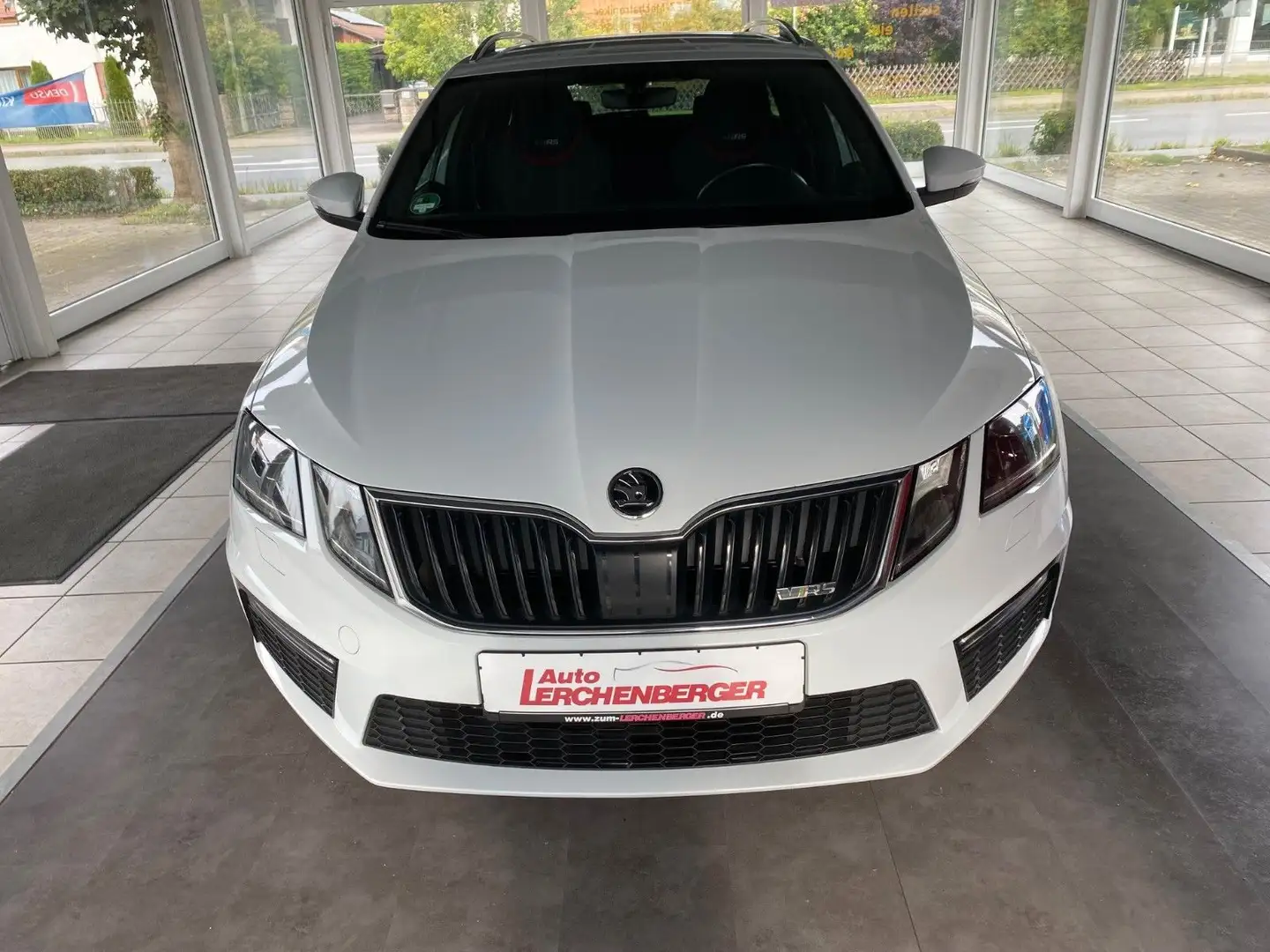 Skoda Octavia Combi RS 245 Automatik Weiß - 2