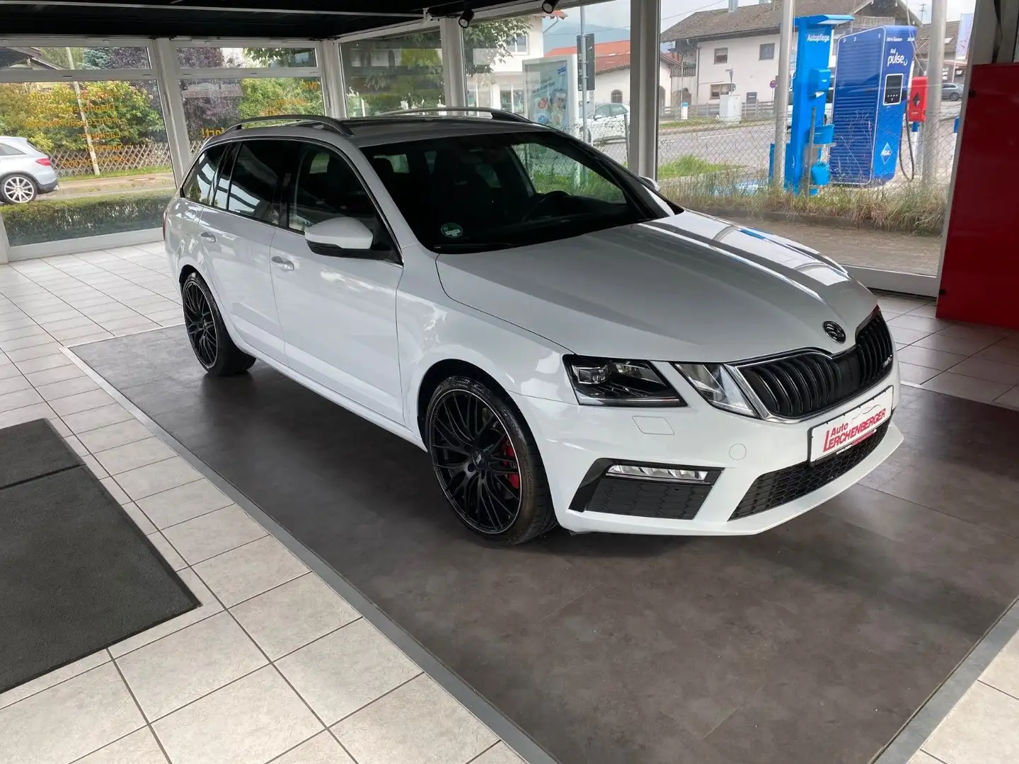 Skoda Octavia Combi RS 245 Automatik Weiß - 1