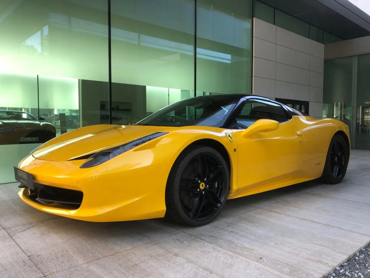 Ferrari 458 Spider Amarillo - 1