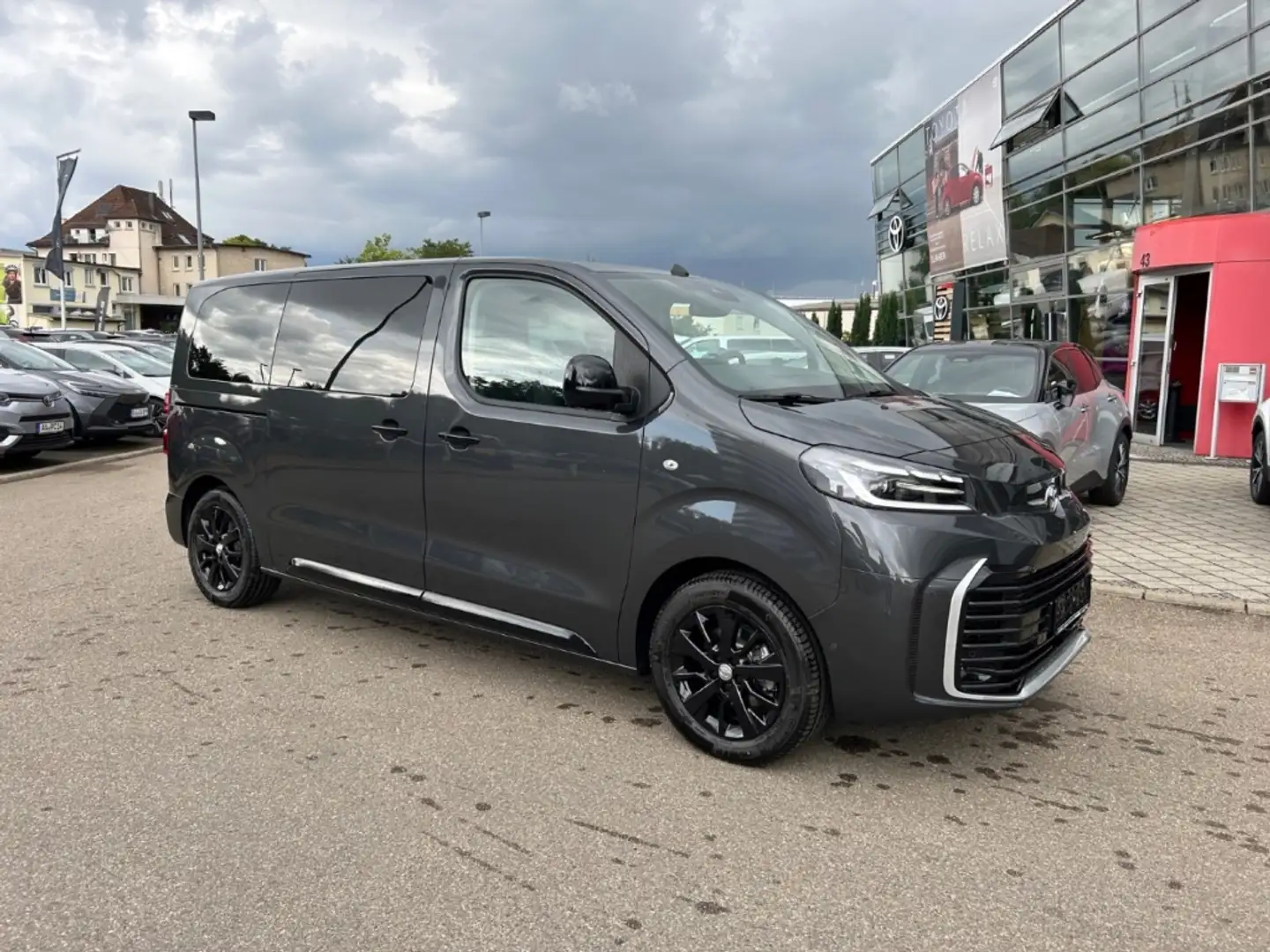 Toyota Proace Verso 2,0L Lounge 177PS +Design Paket Grau - 2