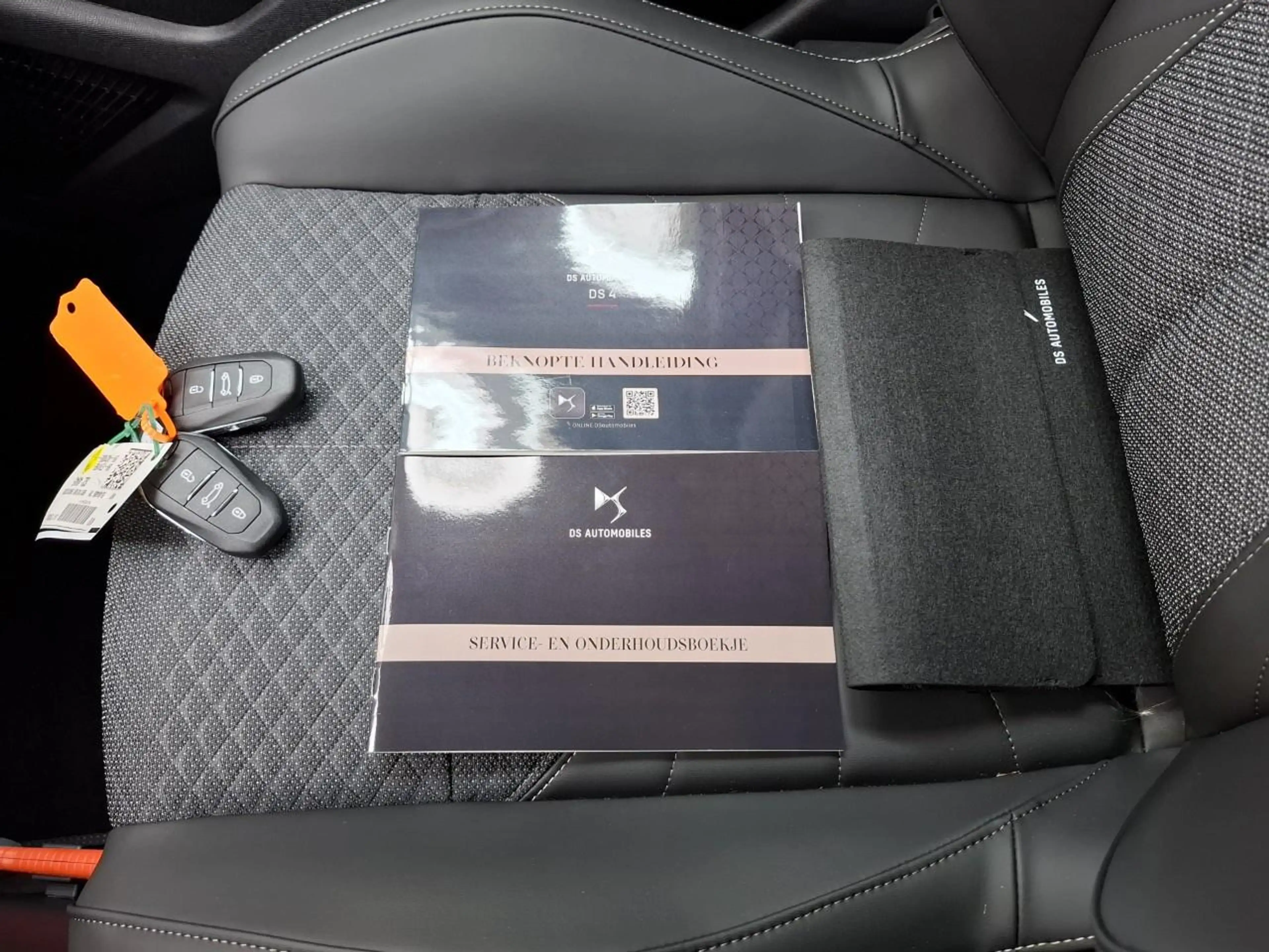 DS Automobiles DS 4 No E-Tense Pallas Comfort Tech Pack 58.3 kWh 99% S — photo 9