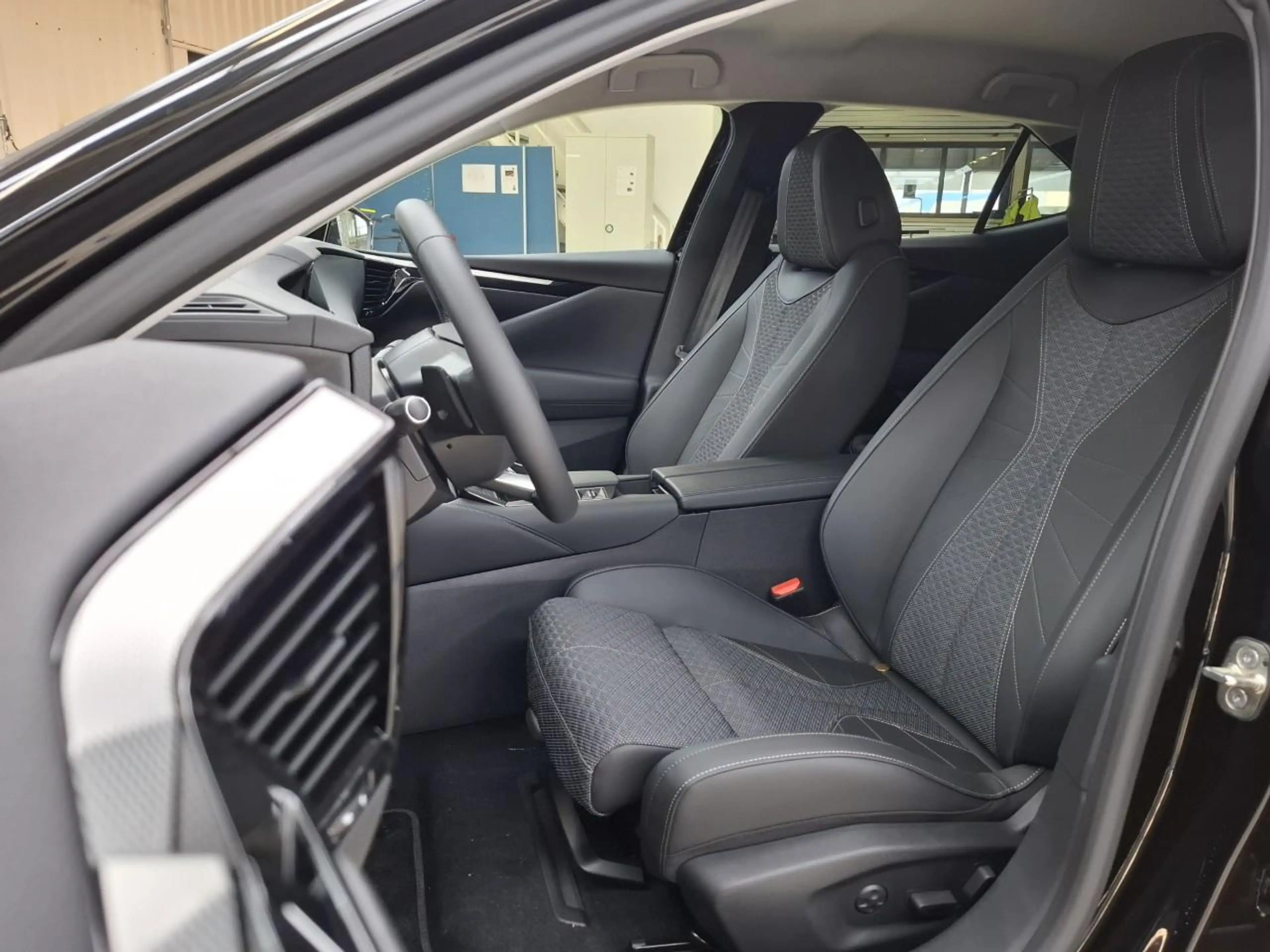 DS Automobiles DS 4 No E-Tense Pallas Comfort Tech Pack 58.3 kWh 99% S — photo 6