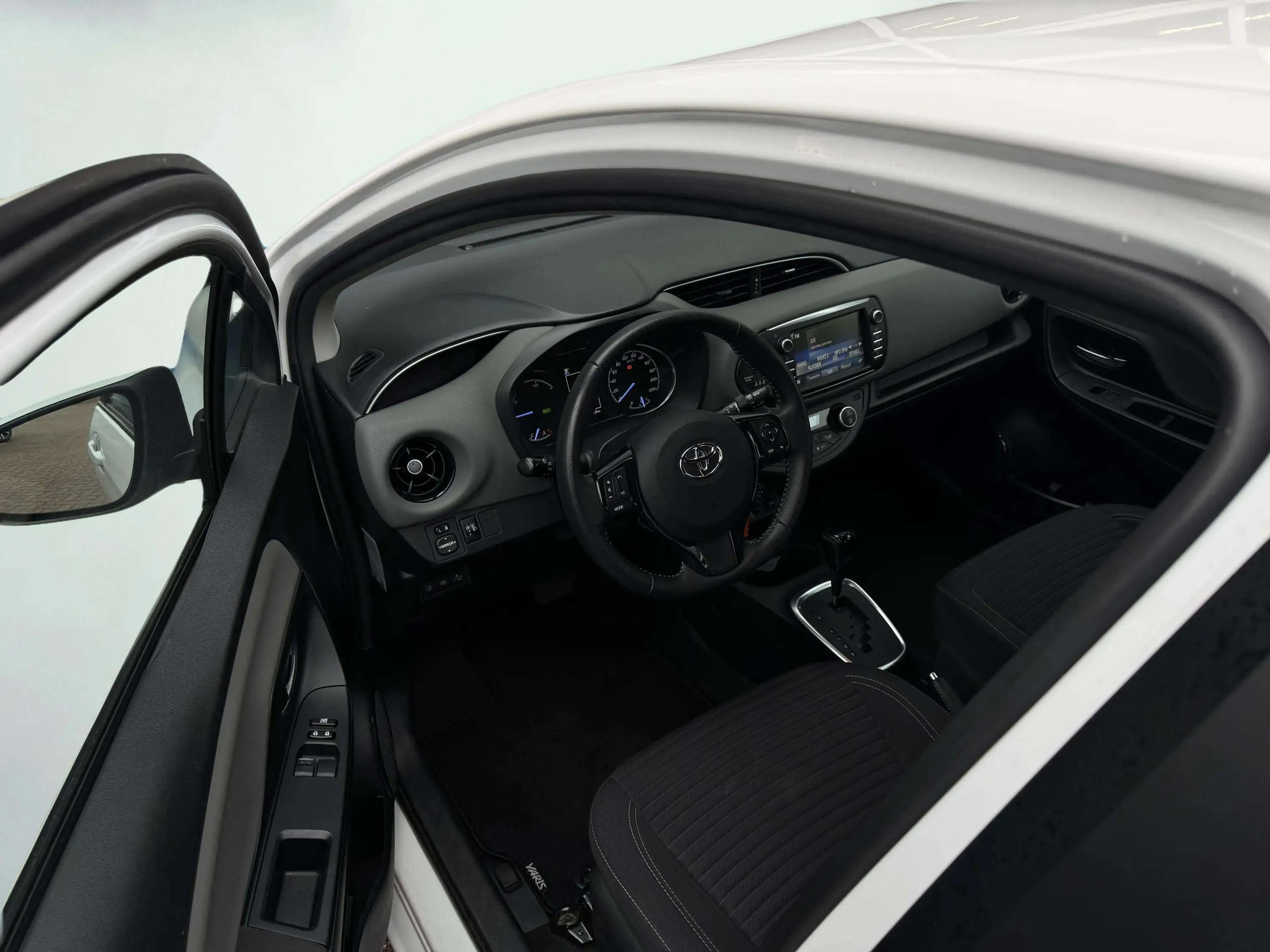 Toyota Yaris 1.5 Hybrid Active | Achteruitrijcamera | Airco (au — photo 3