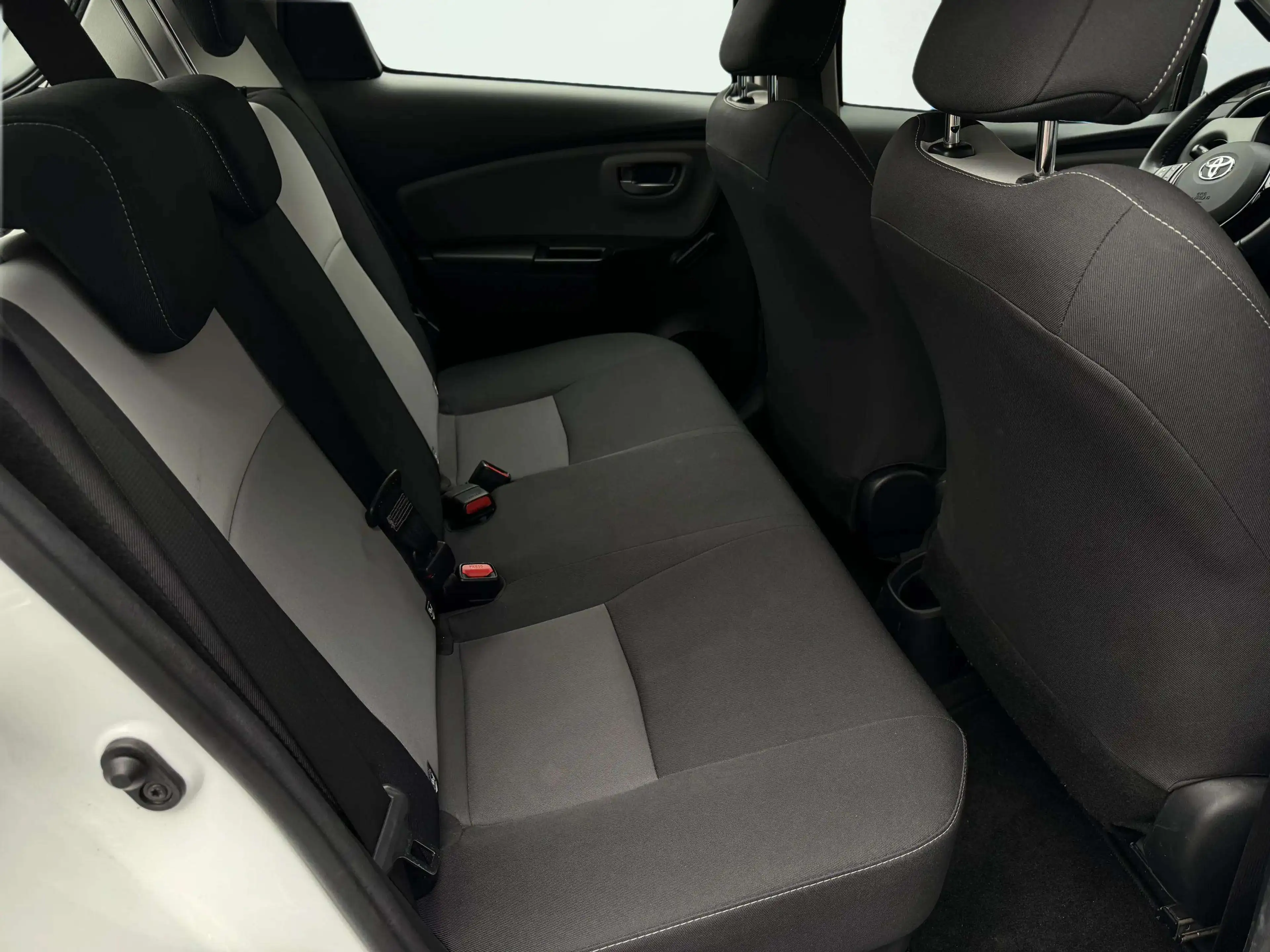 Toyota Yaris 1.5 Hybrid Active | Achteruitrijcamera | Airco (au — photo 6