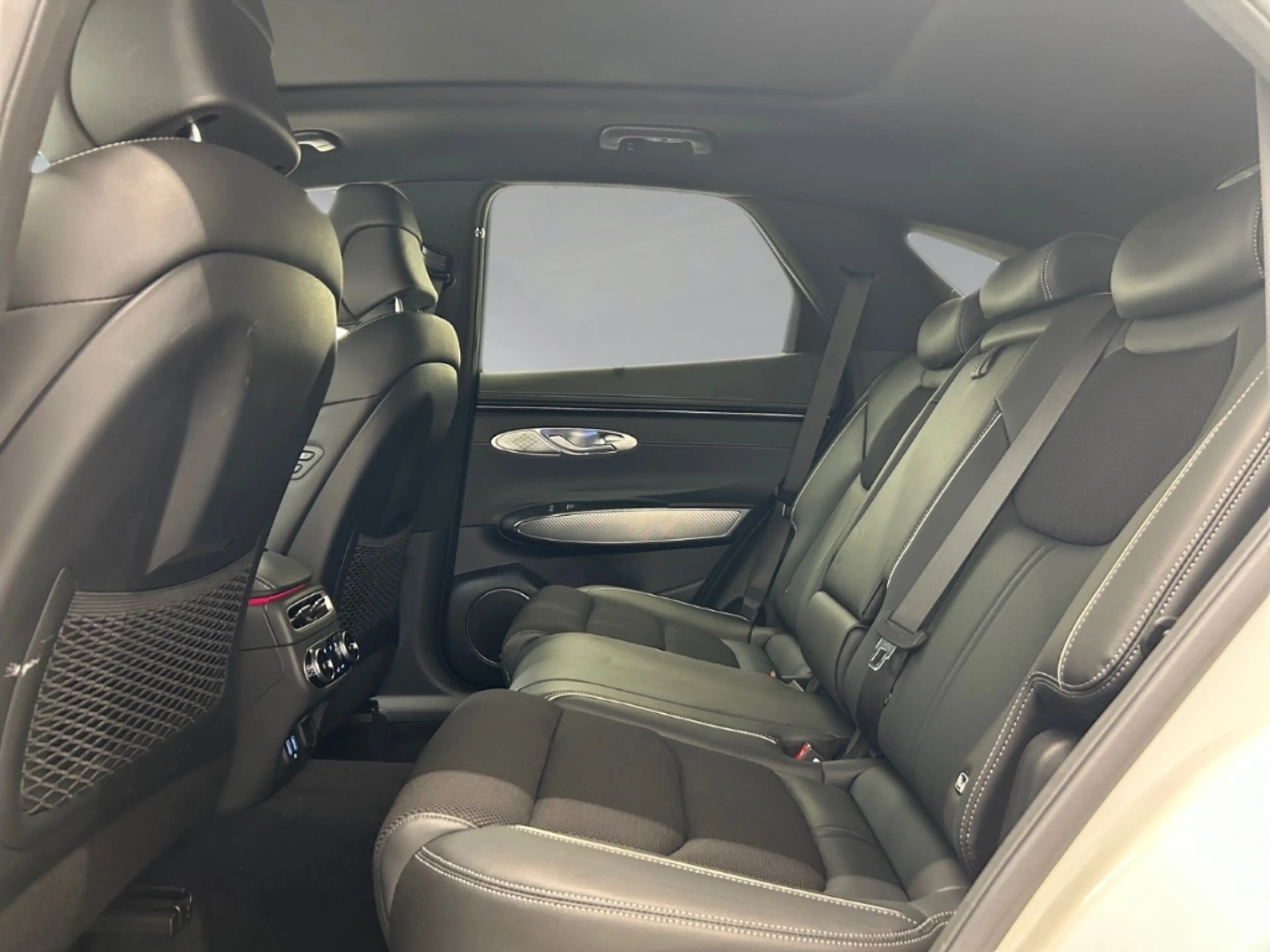 Genesis GV70 Sport 4WD — photo 13