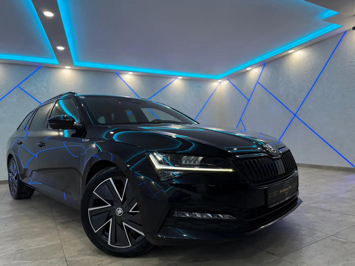 Skoda Superb Superb Kombi 2,0 TDI SportlineDSG*ACC*KAMERA*MWST* Schwarz - 1