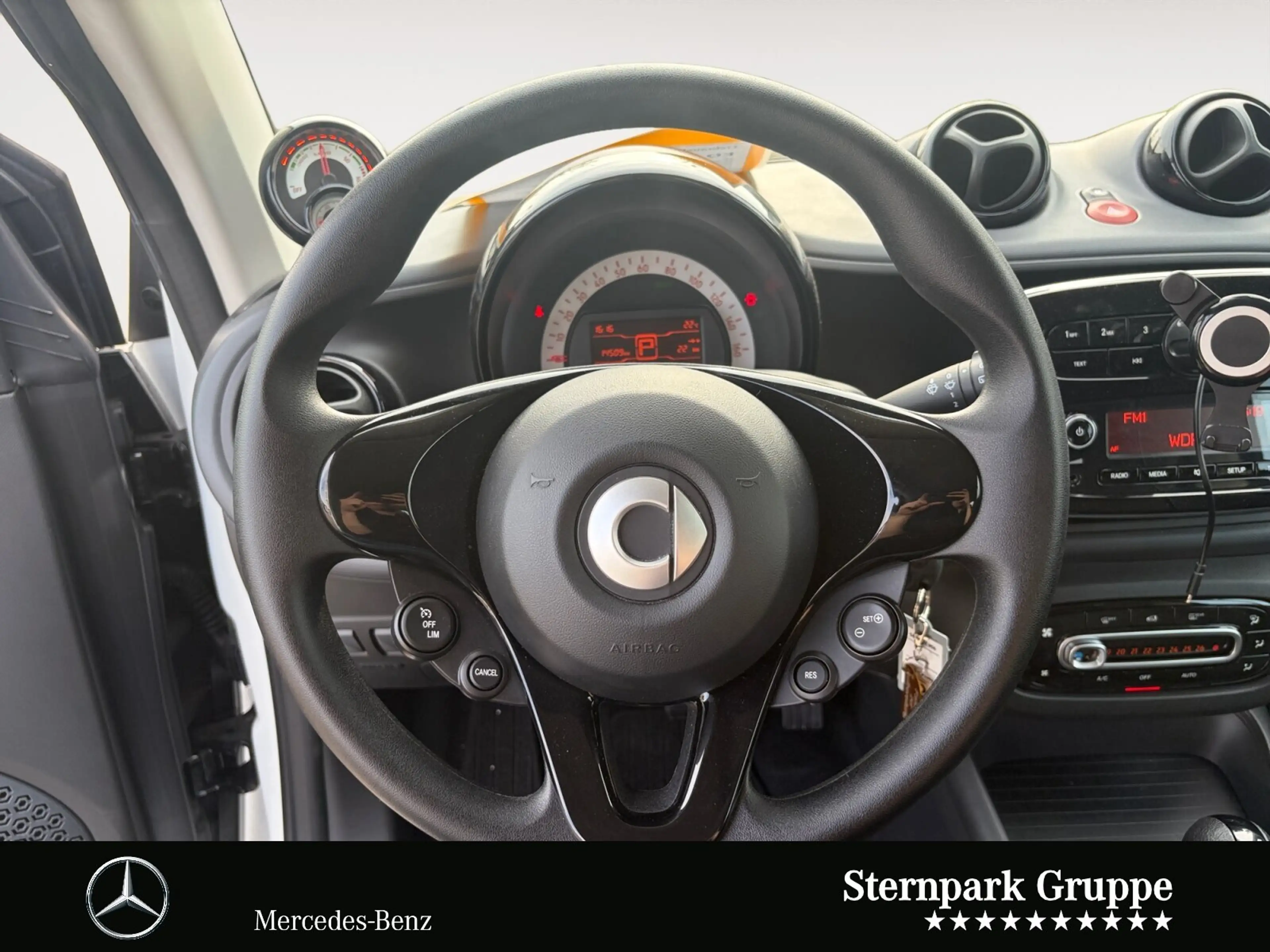 smart forTwo EQ fortwo coupe PURE*PLUS PAKET*SHZ* Klima/Leder — photo 12