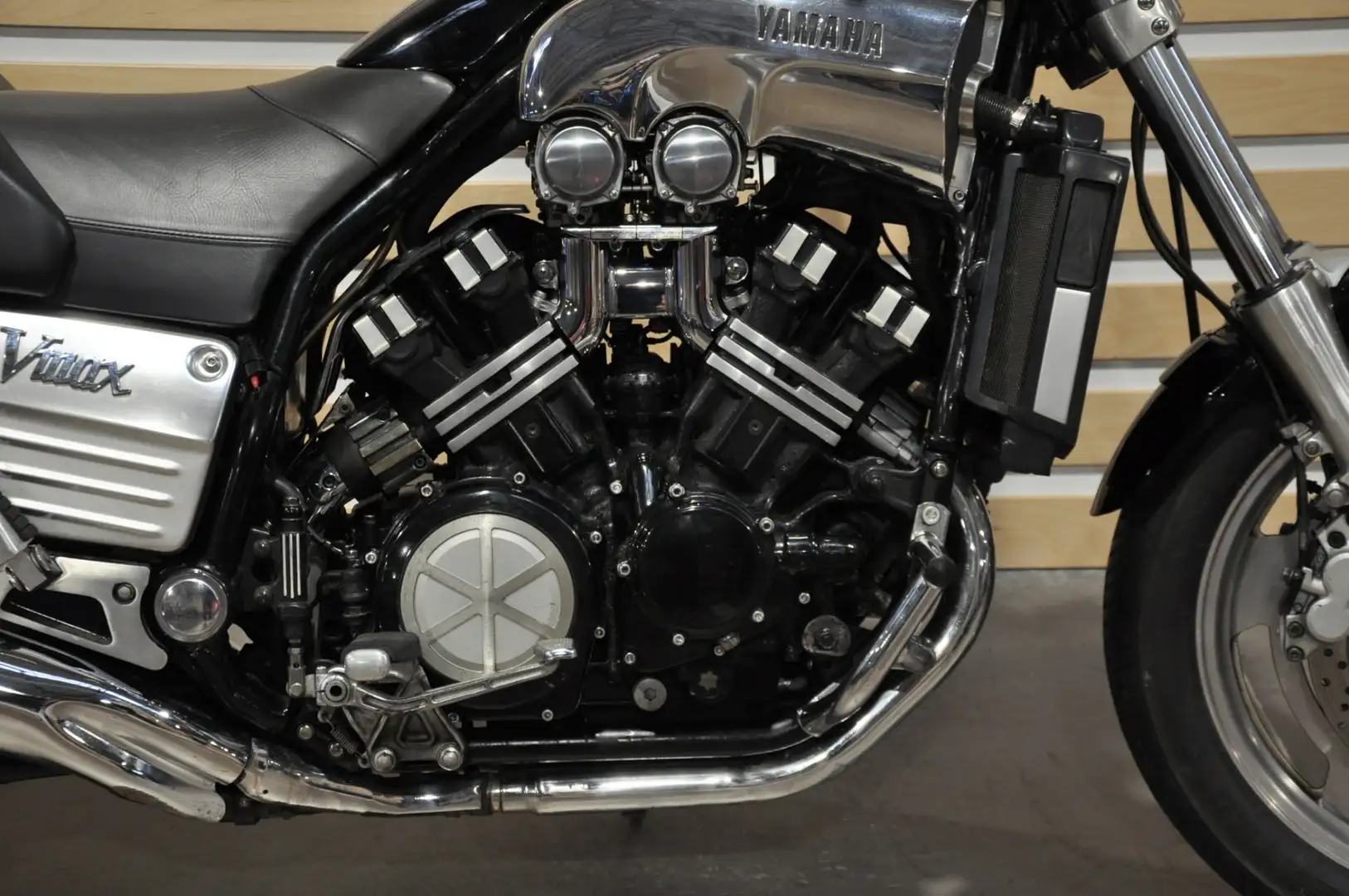 Yamaha Vmax Zwart - 2