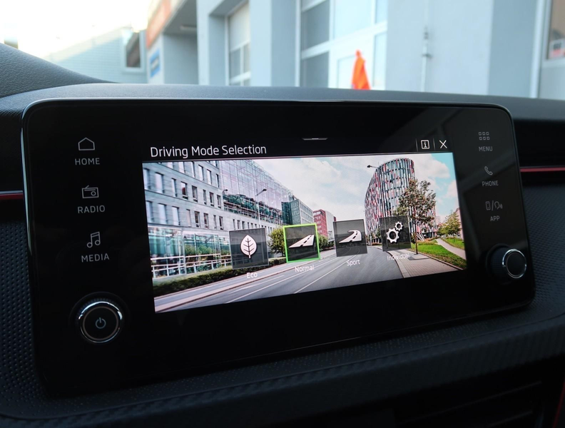 Skoda Scala TSI Monte Carlo Pano+Matrix+Kessy+Winterp — photo 9