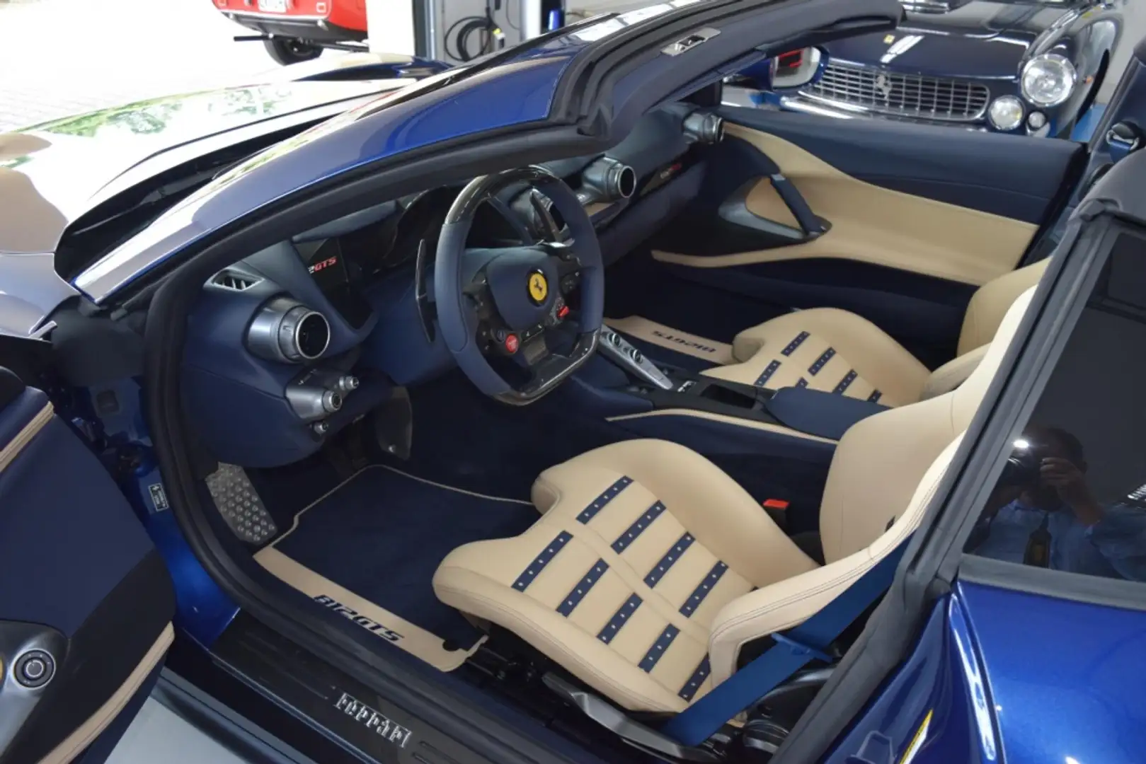 Ferrari 812 GTS Modrá - 2