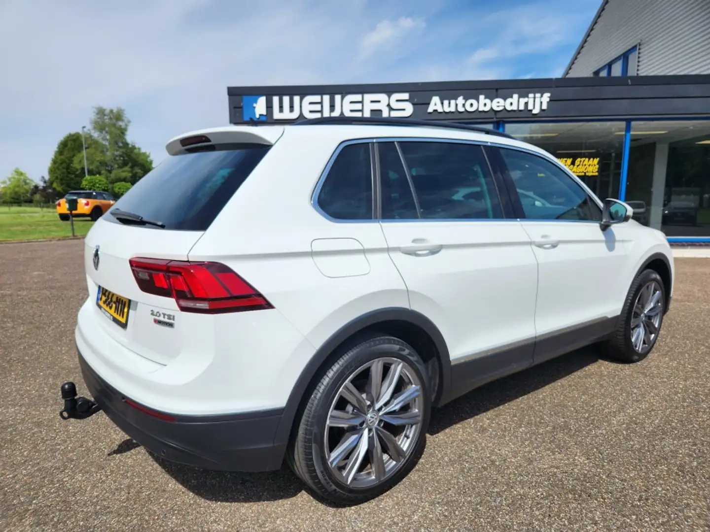 Volkswagen Tiguan 2.0 TSI 4M. Automaat, Trekhaak 2500 trekgewicht! , Wit - 2