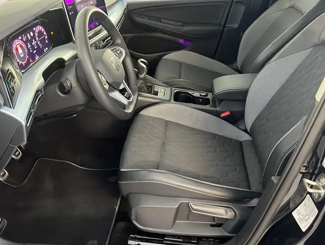 Volkswagen Golf view 4