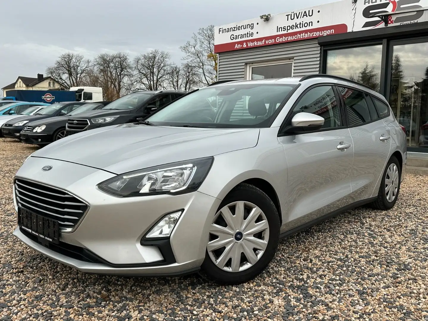 Ford Focus Turnier Trend/1.HD./TEMPO./8XBER./AHK./ Silber - 1