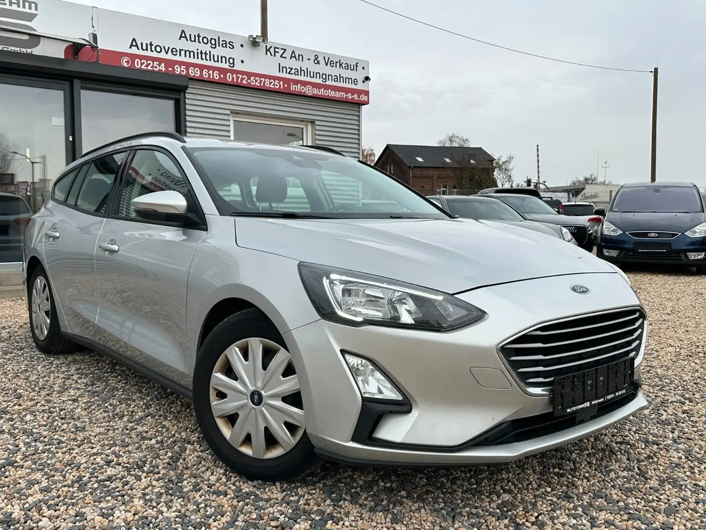 Ford Focus Turnier Trend/1.HD./TEMPO./8XBER./AHK./ Silber - 2