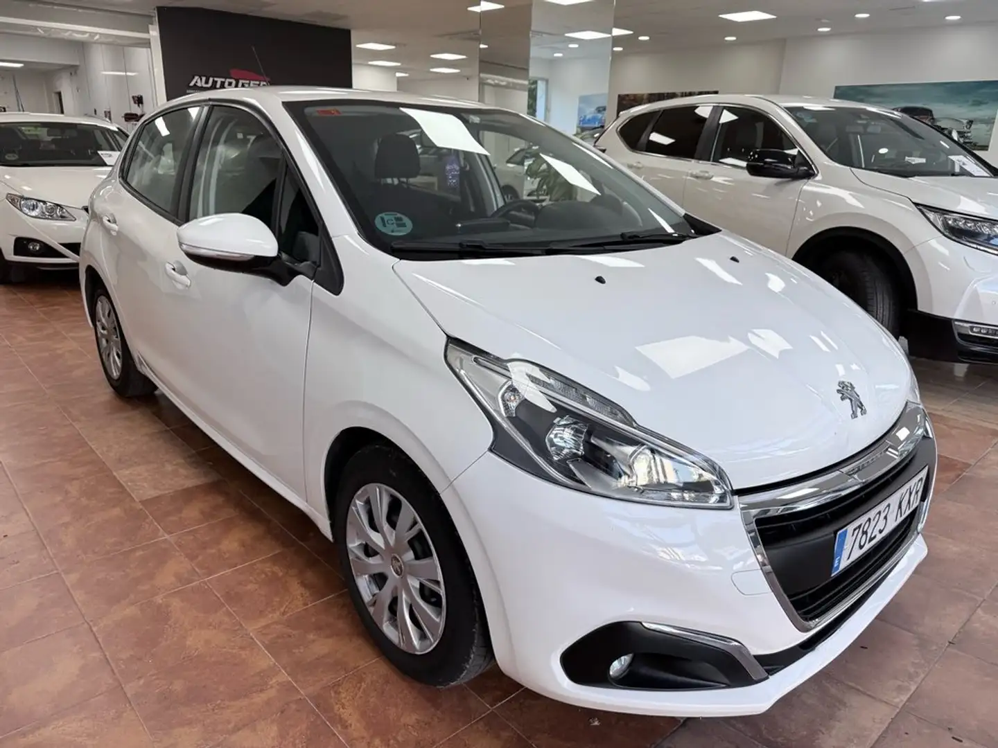 Peugeot 208 5P ACTIVE BlueHDi 73kW (100CV) Blanco - 2
