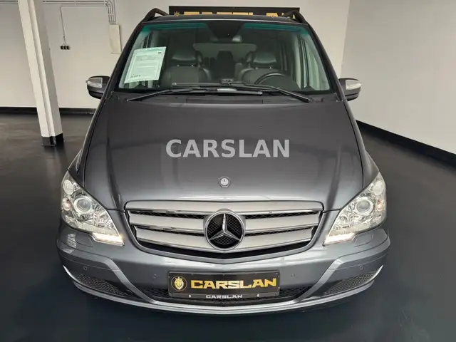 Mercedes-Benz Viano view 3