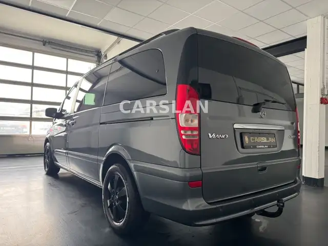 Mercedes-Benz Viano view 13
