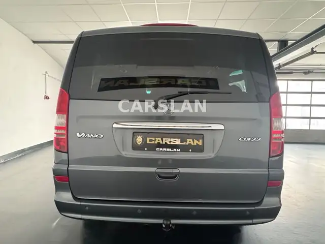 Mercedes-Benz Viano view 11