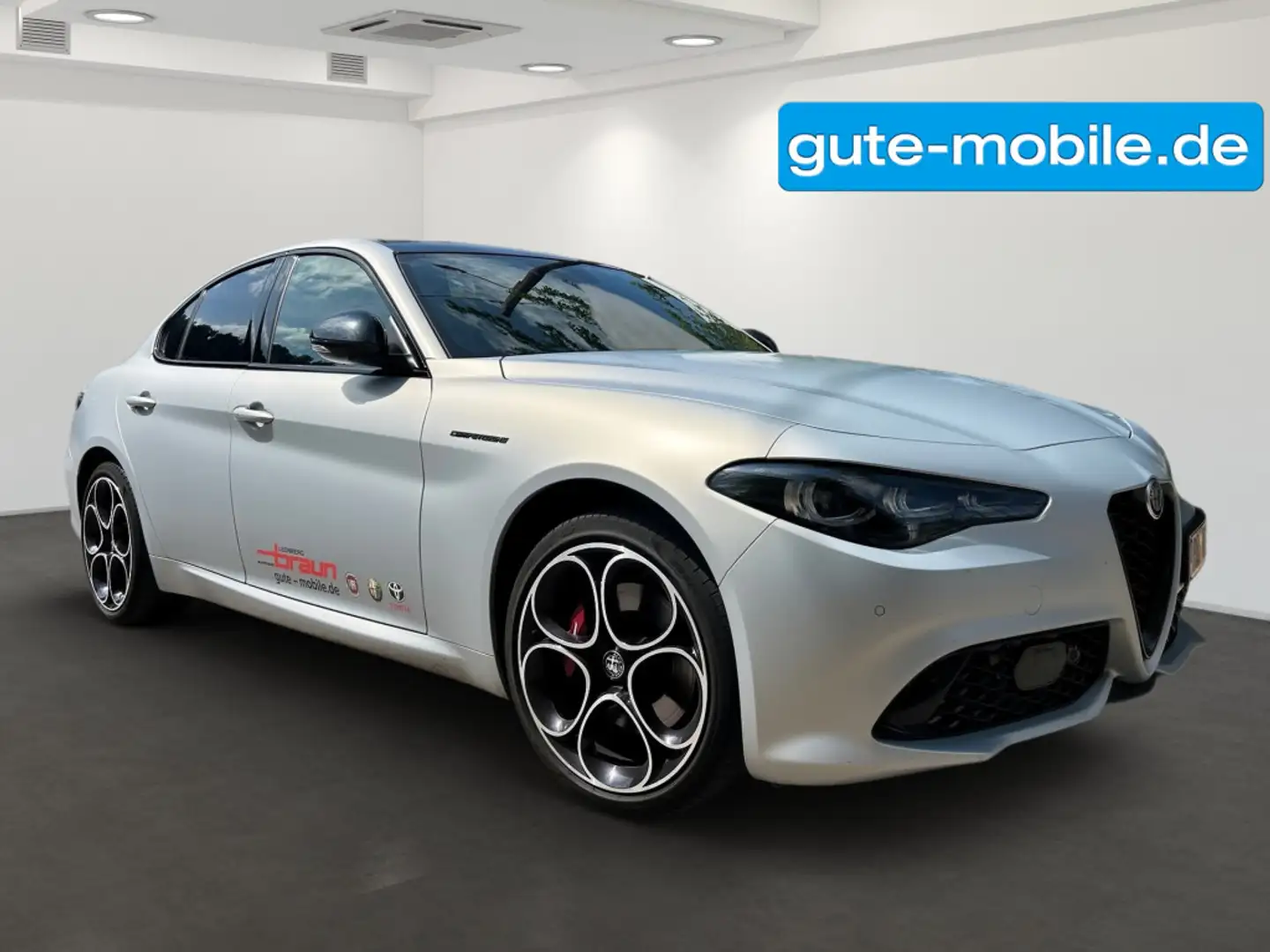 Alfa Romeo Giulia Competizione Q4 2.0 Turbo Grijs - 1
